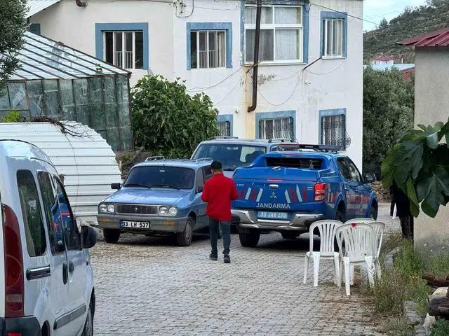 Olay yerinde polis ekipleri