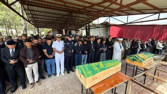 Mersin Bozyazı’da Hastanede Kayıp: İki Kardeşün Cenazesi Gözyaşlarıyla Toprağa Verildi