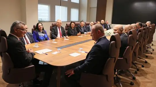 Kuzey Kıbrıs Cumhurbaşkanı Erhürman, RTÜK Başkanı Daniş ve Heyetini Karşılamada Görüşmeler Gerçekleştirdi