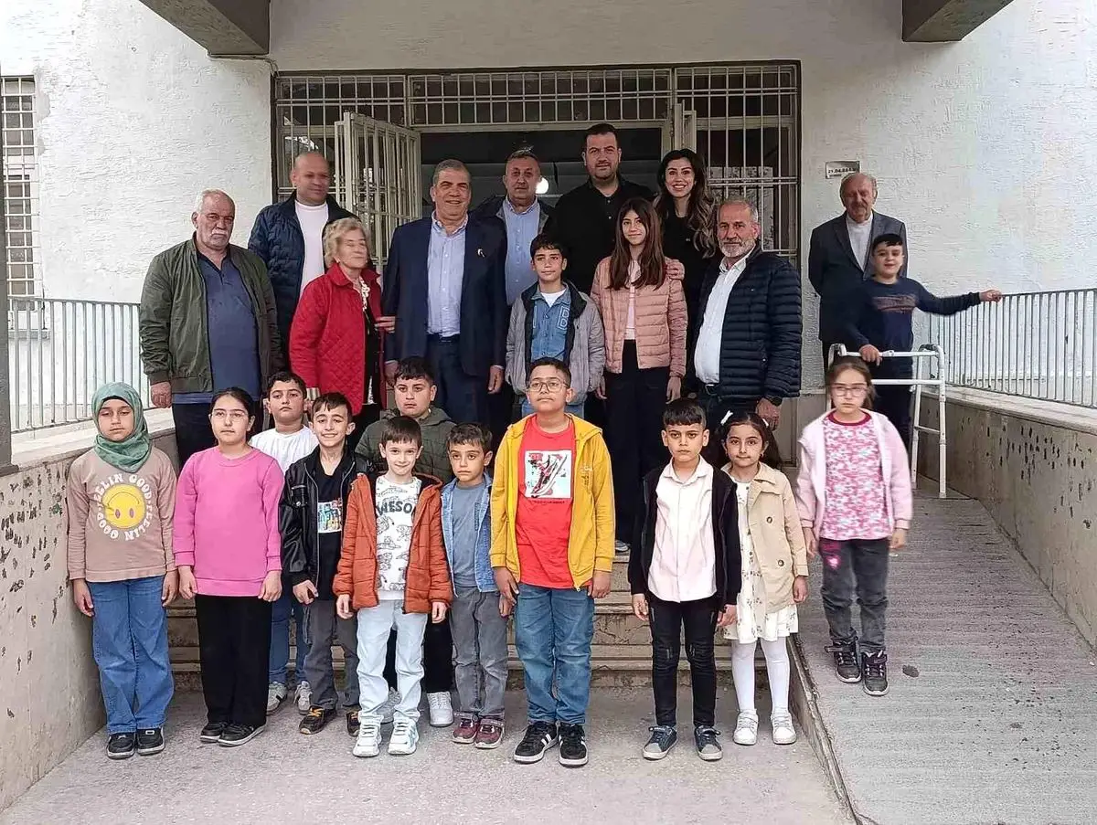 Zekai Dursun, Çermik Okullarına Kırtasiye Desteği Sağladı