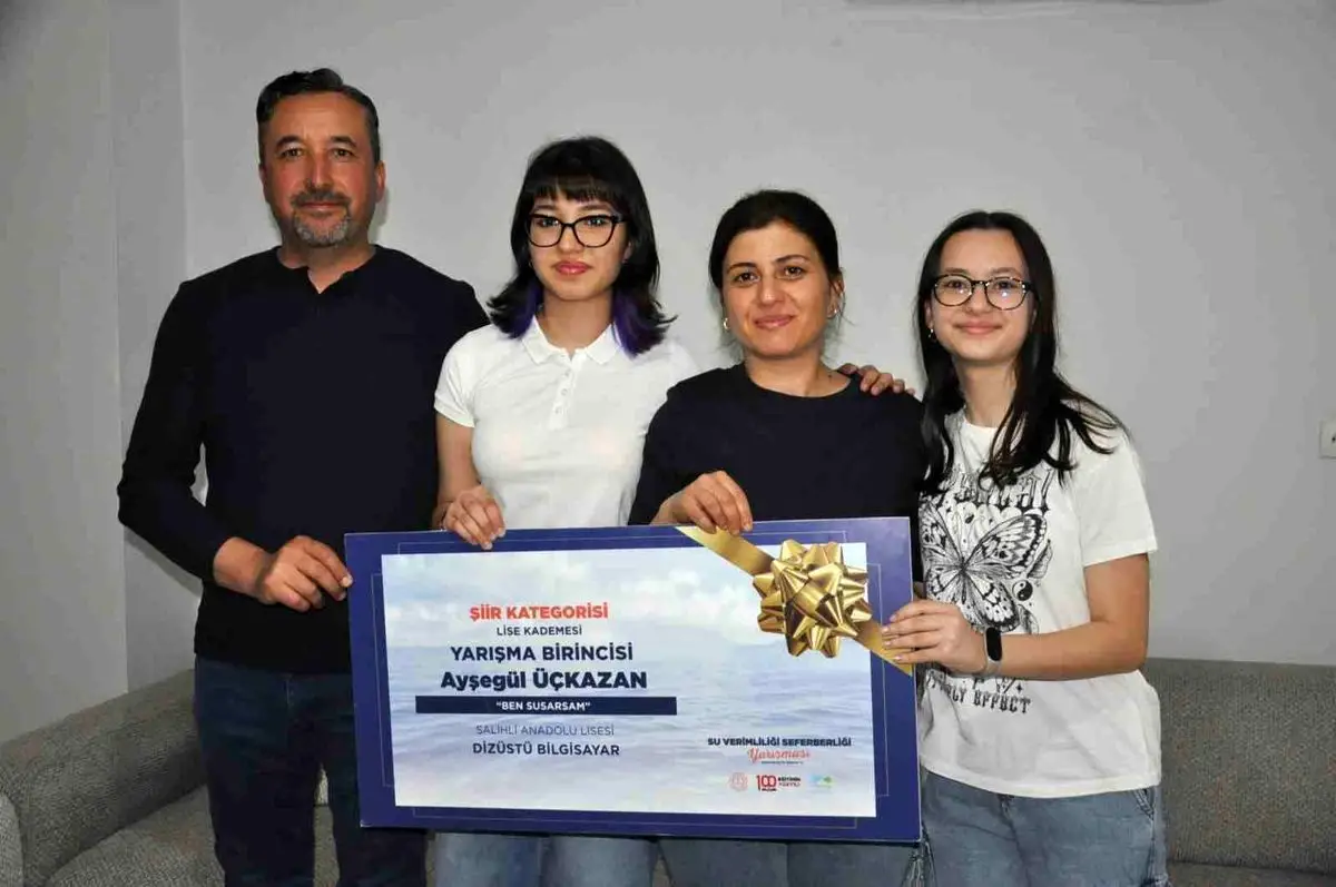 Salihli'den Genç Şair Ayşegül'ün Büyük Başarısı