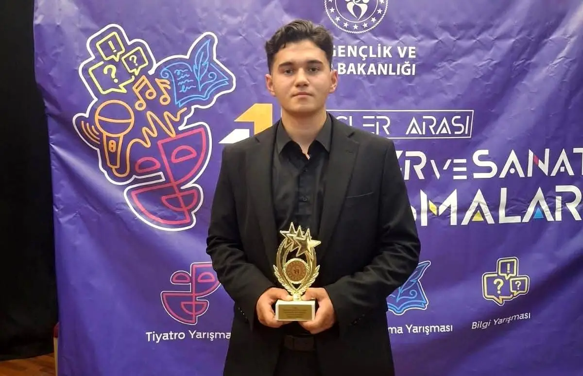 Yüksel Şeref Kılıç şiir okuma yarışmasında