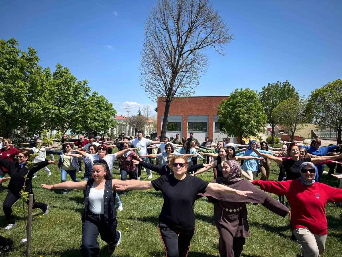 Kuşaklararası Spor Festivali: 60+ Tazelenme Üniversitesi ve Yaşlı Bakım Öğrencileri Bir Arada