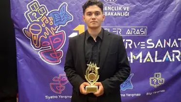 Sarıgöl İmam Hatip Lisesi Öğrencisi Yüksel Şeref Kılıç, Şiir Okuma Yarışması'nda İl Birincisi Oldu
