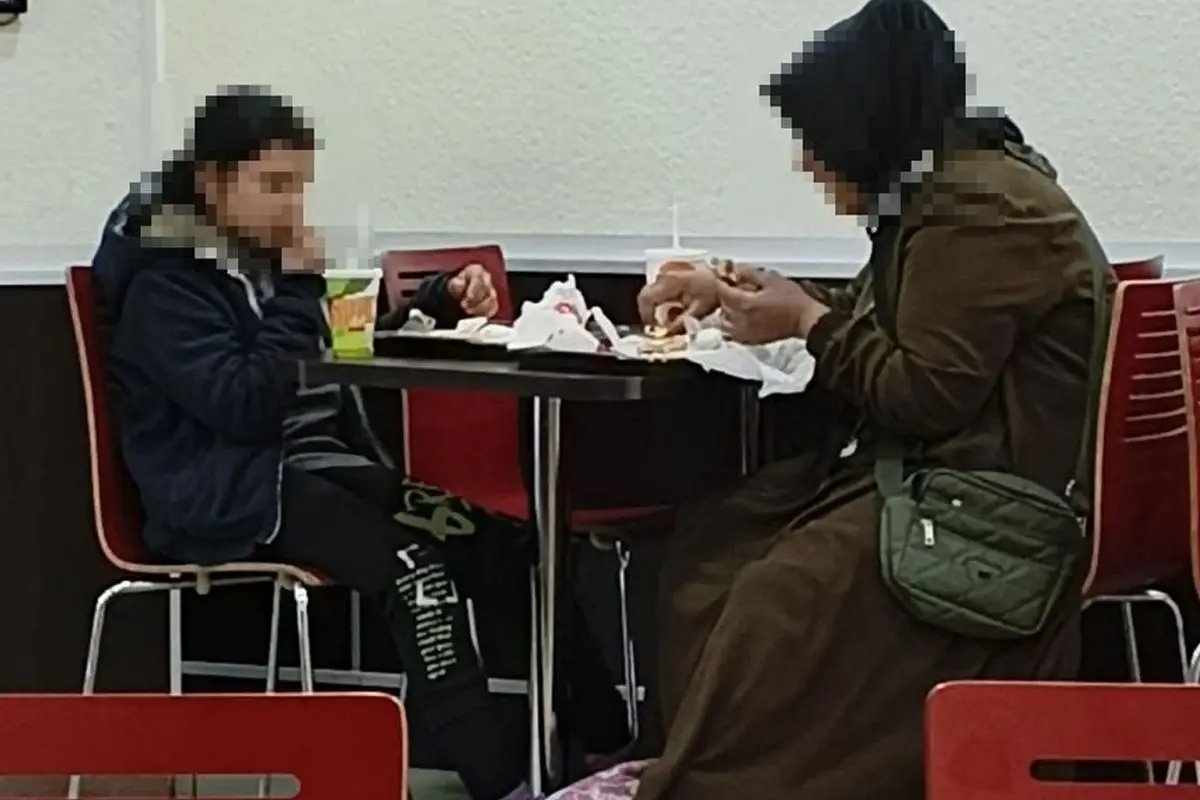 Tarabya’da Hamburgerciye Yönelik Ayrımcılık Olayı Ticaret Bakanlığı’ndan Para Cezasıyla Sonuçlandı