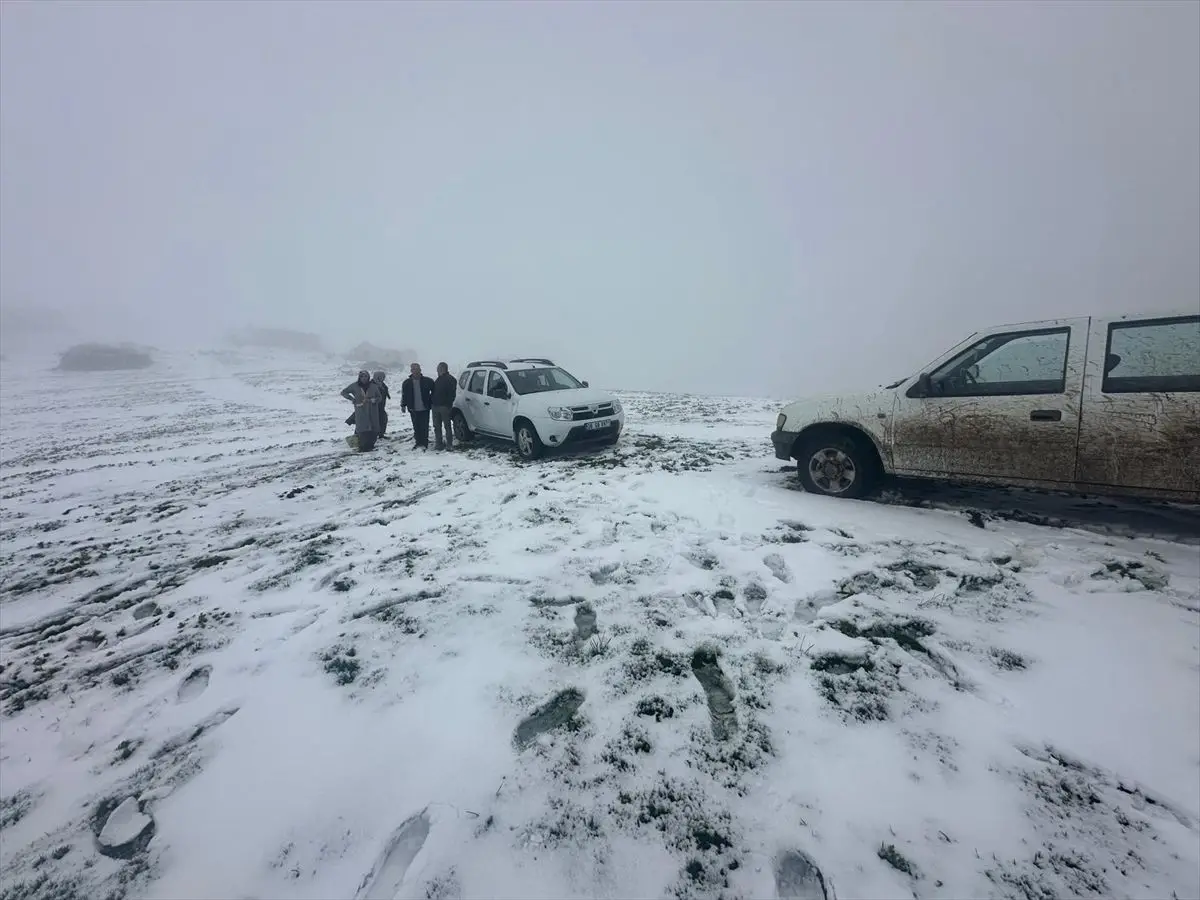Kızık Yaylası'nda Kar Fırtınası Aileyi Mahsur Etti, Kurtarma Operasyonu Başarıyla Tamamlandı