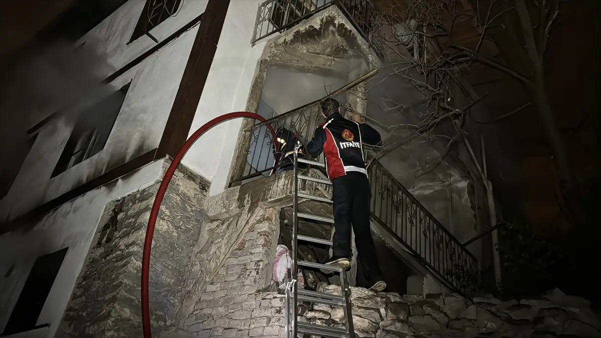 Safranbolu’da Çıkan Ev Yangını: İtfaiye Eri Yaralandı, Ev Sahibi Tansiyonu Yükseldi