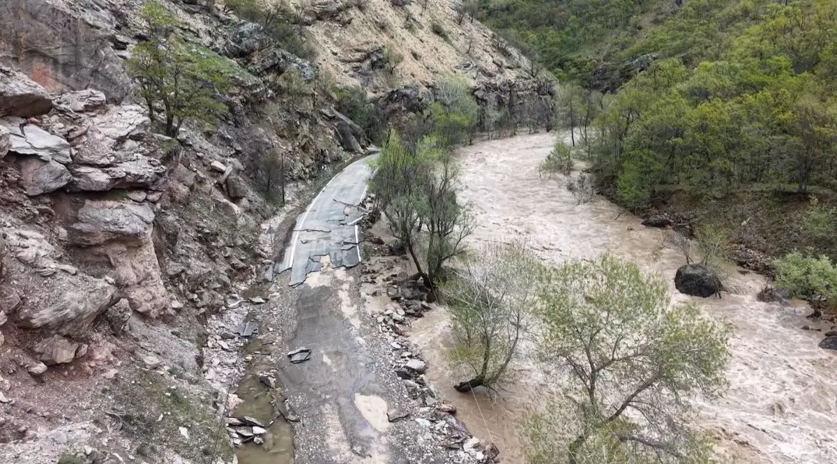 Munzur Çayı Sel Basarken Ovacık Yolu Kapandı: Tunceli'de Yolculuk Krizi