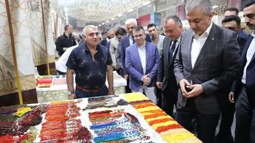 Fuar alanında sergilenen tespihler