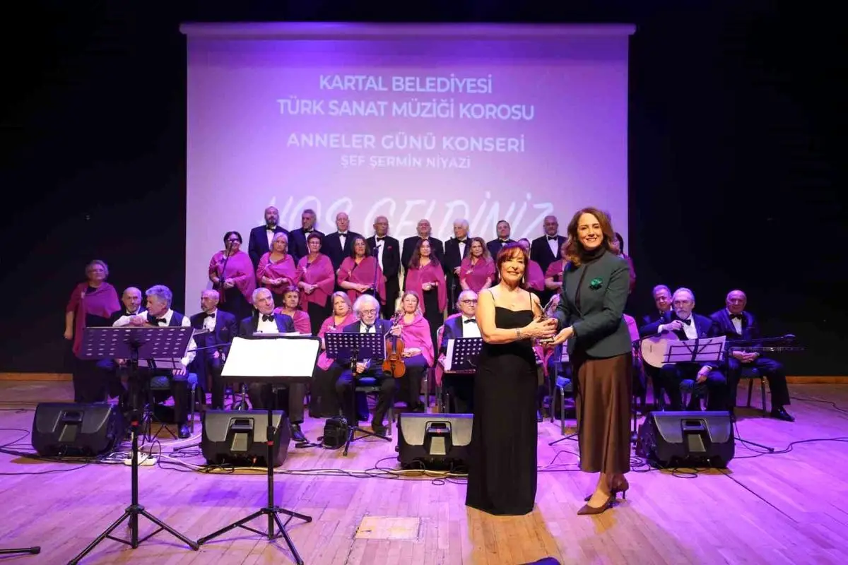 Kartal'da Anneler Günü Coşkusu: Şarkılarla Dolu Bir Kutlama