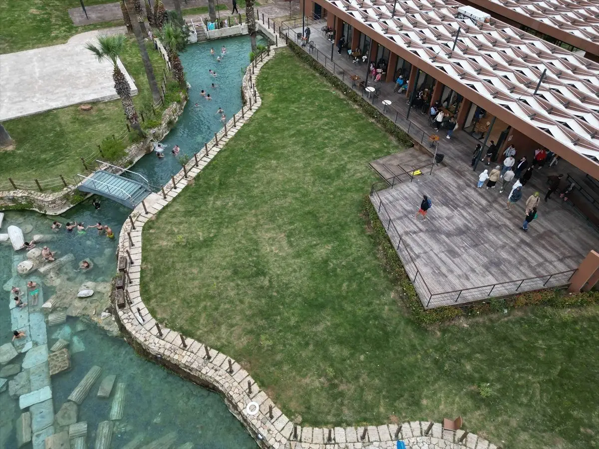 Pamukkale'nin Tarihi Kleopatra Havuzu Yeniden Ziyaretçilerini Bekliyor