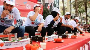 Kumluca’da Acı Biber Mücadelesi: Kadın ve Erkek Kategorilerinde Şampiyonlar Belirlendi