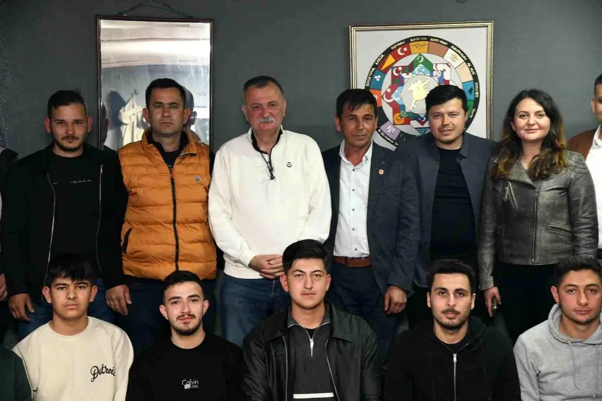 Yunusemre Belediye Başkanı Gençlerin Taleplerini Dinledi, Kırsalda Destek Projeleri Açıklandı