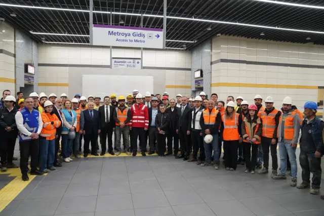 İBB yetkilileri yeni metro hattını inceliyor
