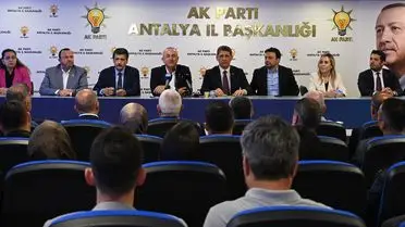 Serik Belediye Başkanı Kadir Kumbul ve Meclis Üyeleri AK Parti’ye Katılım Töreninde Rozet Aldı