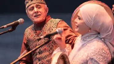 Konserde sahne alan Alim Gasımov ve Fergana