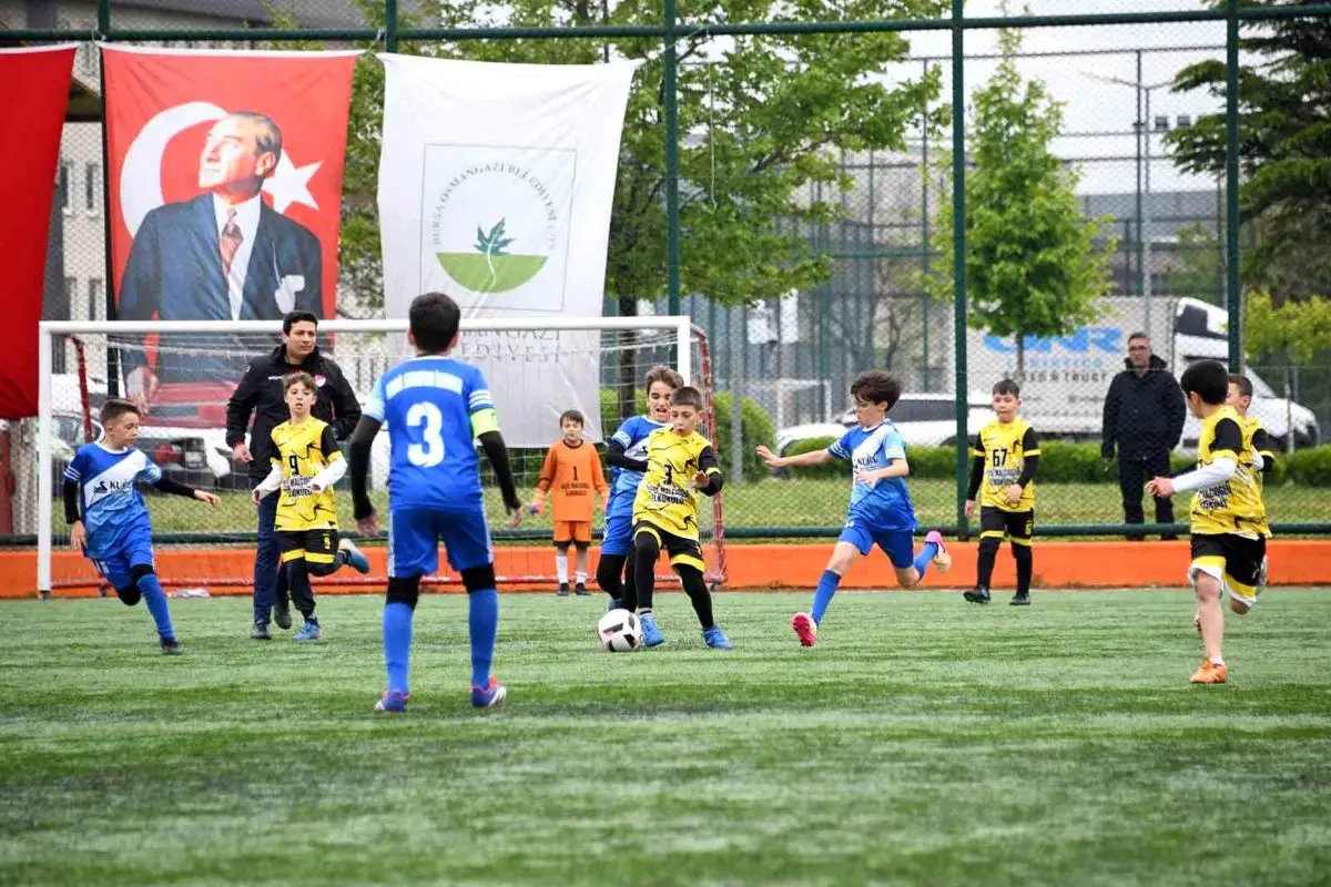 Osmangazi'de Minik Timsahlar Futbol Şenliği Coşkusu