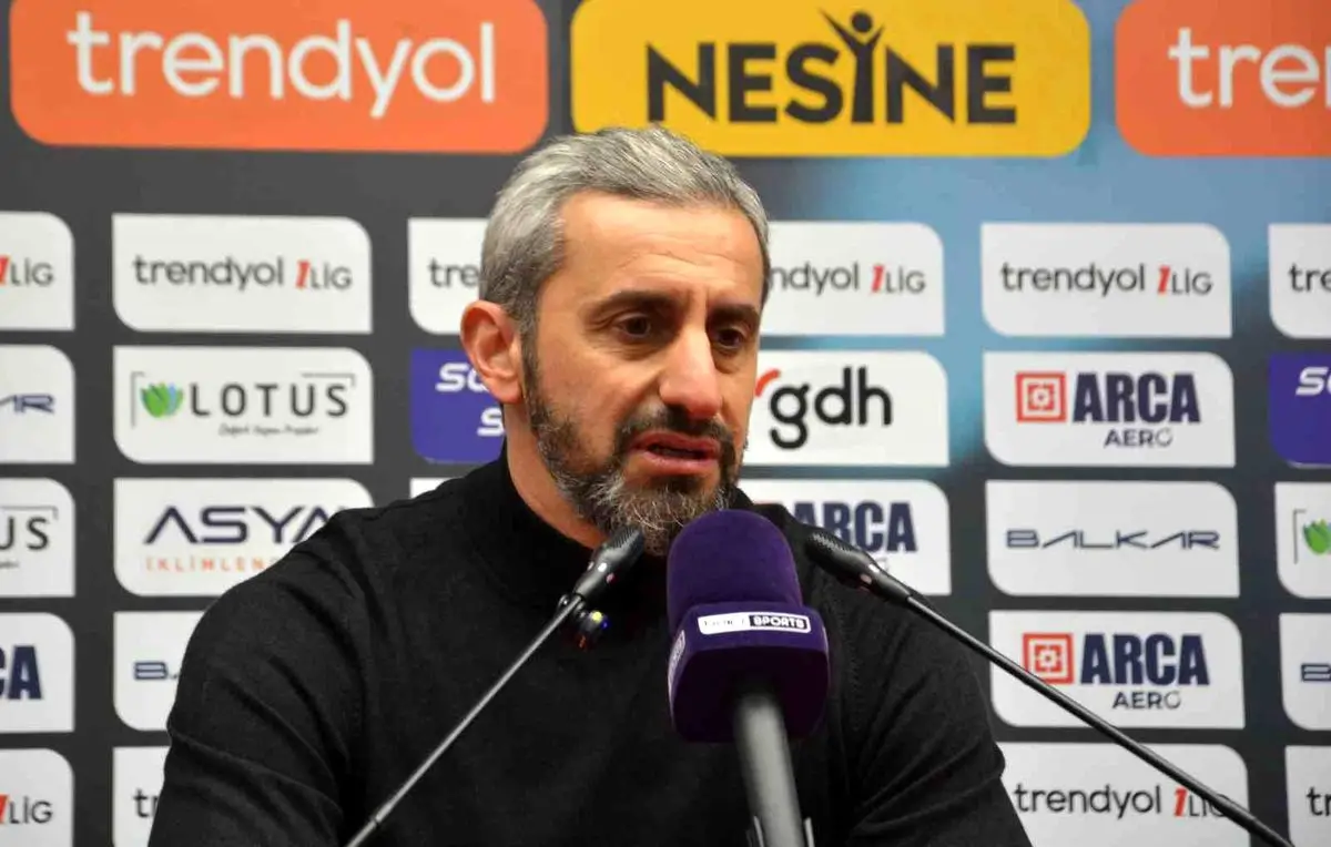 Erzurumspor teknik direktörü Serkan Özbalta