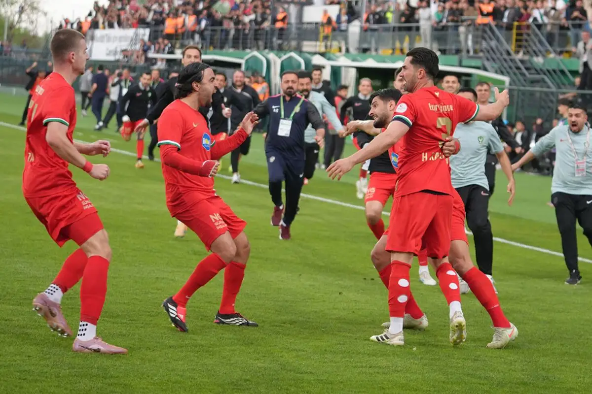 Göztepe'nin Amedspor'a tebrik paylaşımı