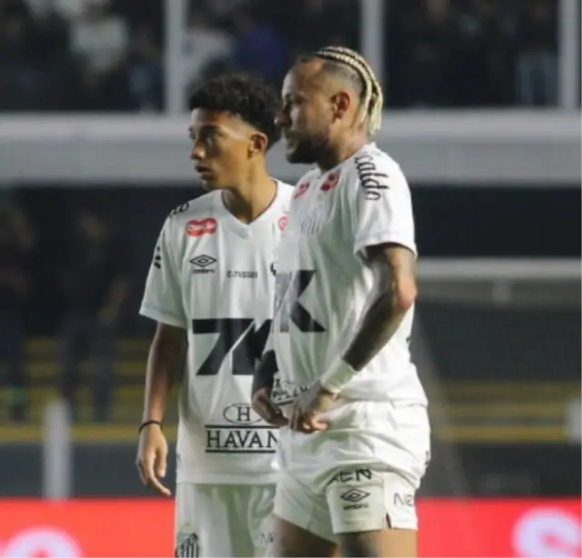 Neymar ve Robinho Jr. antrenmanda