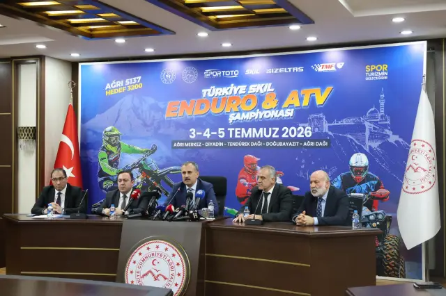 ATV yarışçıları dağlık arazide