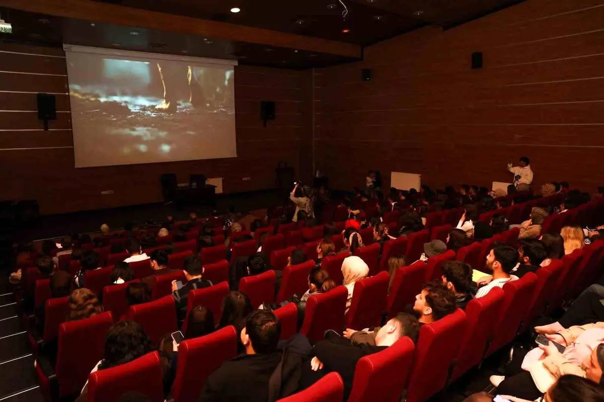 Yapay Zeka Destekli '7 Kemerli Bir Zaman Geçidi' Filmi Kastamonu Üniversitesi'nde Gösterildi