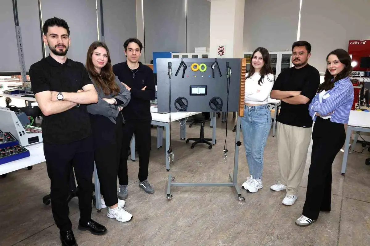 İEÜ Mühendislik Öğrencileri, Yaşlılar İçin Akıllı Egzersiz Makinesi Tasarladı
