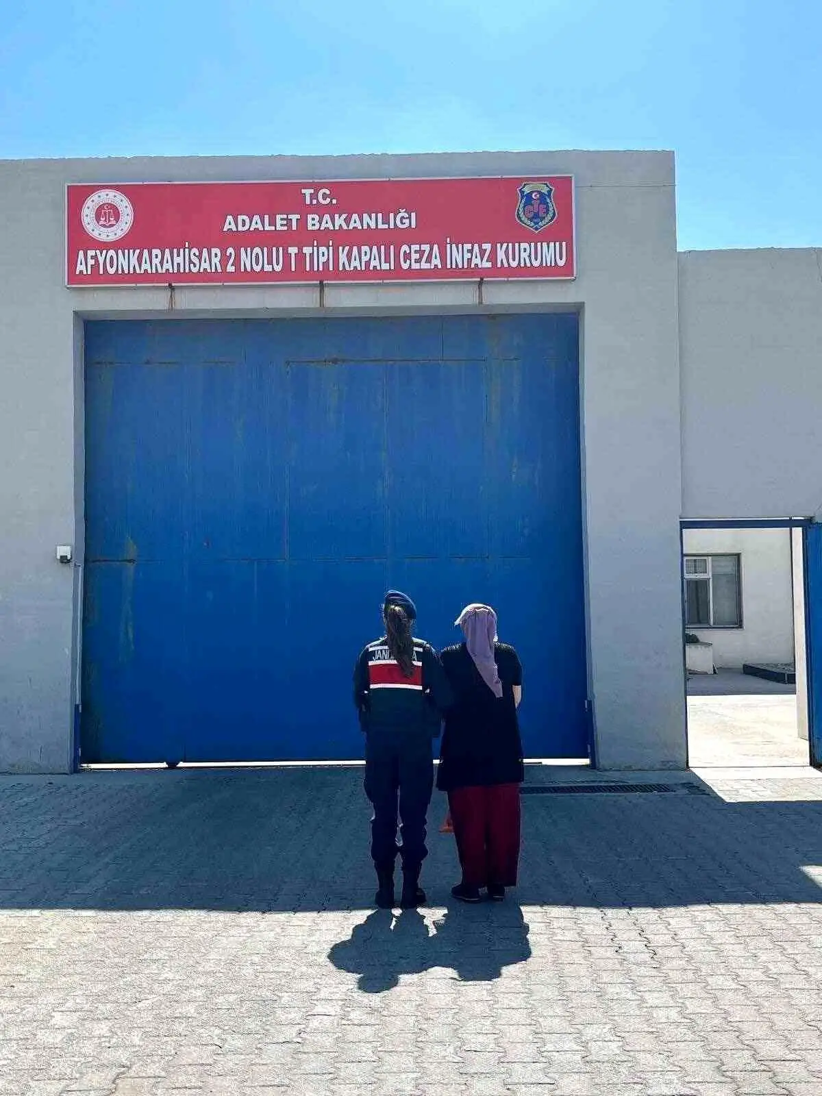 Jandarma ekipleri Afyonkarahisar'da operasyon yürütüyor