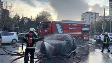 Kayseri Melikgazi'de Elektrikli Otomobil Yangını Hızla Söndürüldü