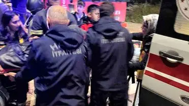 Antakya’da Hafif Ticari Araç ve Motosiklet Çarpıştı: 2 Kişi Hastaneye Kaldırıldı