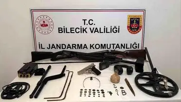 Bilecik’te Kaçak Tarihi Eser Operasyonu: 35 Eser ve Silah Ele Geçirildi