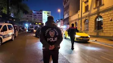 Helikopter destekli asayiş operasyonu sırasında polis ekipleri