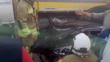 Hatay'ın Kırıkhan İlçesinde Tır Çarpmasıyla Otomobil Hurdaya Döndü, Sürücü Yaralı