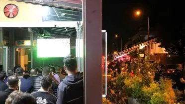 Yangın Sırasında Derbi İzleyen Sakaryalılar: Şaşırtıcı Görüntüler