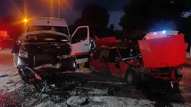 Manavgat'ta Turist Minibüsü ve Otomobil Çarpışması: 4 Yaralı