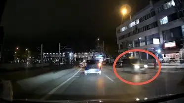 Bursa’da Hafif Ticari Araç Ters Şeride Girdi, Kamera Görüntüsü Sosyal Medyada Yayılıyor