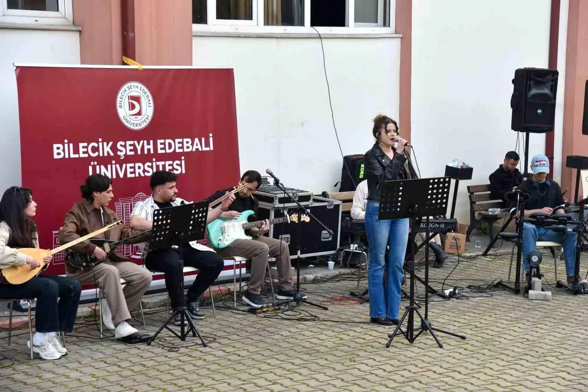 Osmaneli Kampüsü'nde Renkli Müzik Şöleni