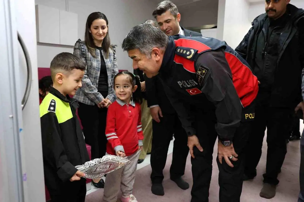 Erzurum’da Trafik Haftası: Minik Yaya Dostları Emniyet Kemerini Deneyimledi