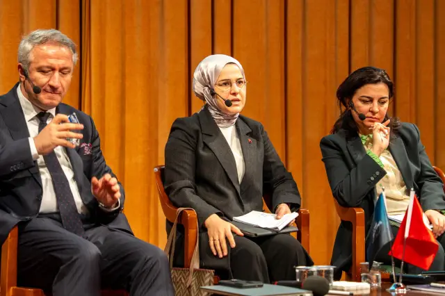 Panelde konuşma yapan Müşerref Pervin Tuba Durgut