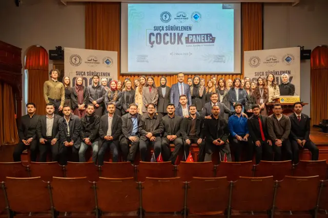 Panel sonrası katılımcıların grup fotoğrafı