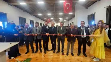 Ayvalık Anadolu Lisesi'nde Mitoloji ve Sanat Buluşması: Yeni Sergi Açıldı