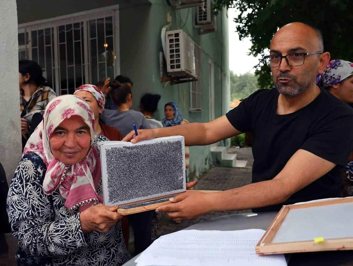 İpekböceği larvası dağıtım töreni