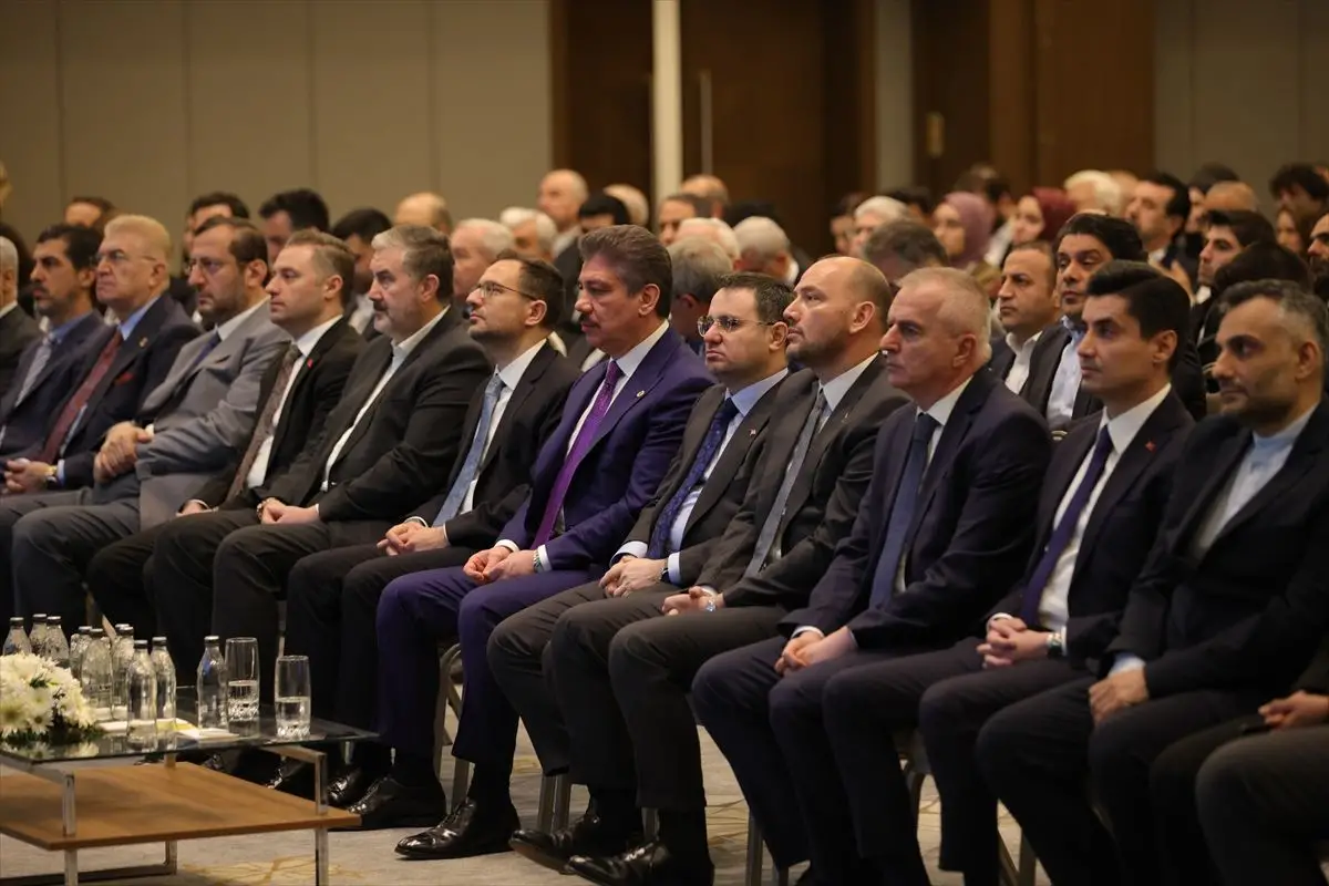 MÜSİAD Başkanı Özdemir konuşma anı