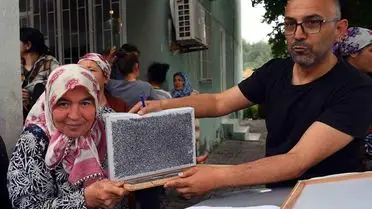 Muğla’nın Köyceğiz İlçesinde 98 Üreticiye İpekböceği Larvası Dağıtıldı