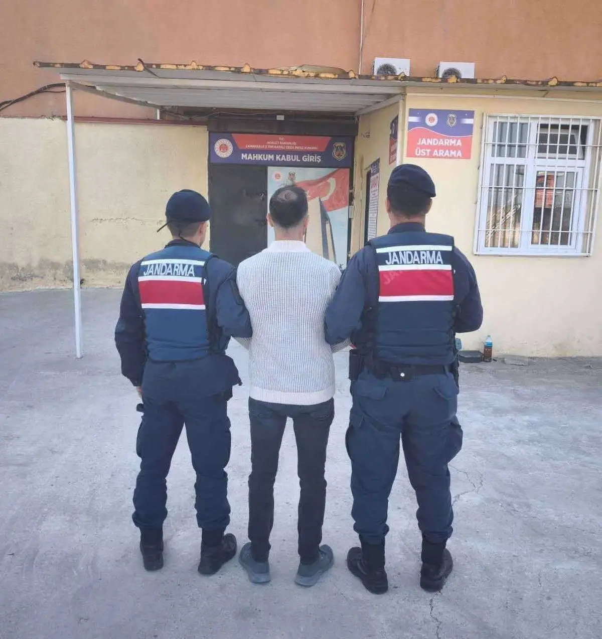 Çanakkale Jandarması 18 Kaçak Hükümlüyü Tek Seferde Yakaladı