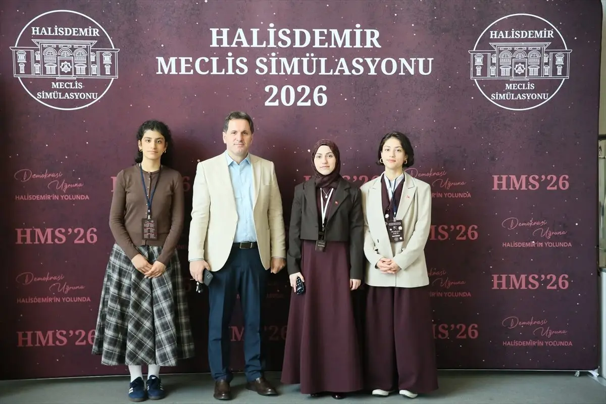 İzmir’de 250 Lise Öğrencisi Gerçek Meclis Oturumuna Katıldı