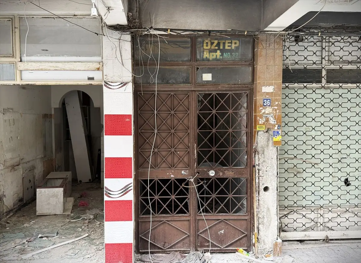Mersin’de Apartman Yıkımı Sonrası Mahalle Sakinleri Yardım Bekliyor