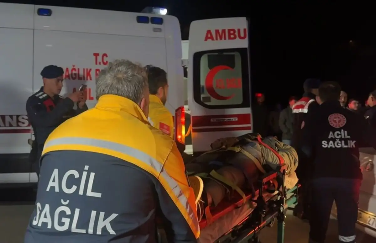 AFAD ve İtfaiye Ekibi Düzce'nin Dik Yamaçlarında Mahsur Kalan Üç Kişiyi Kurtardı