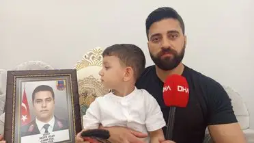 Reyhanlı’da 3 Yaşındaki Çocuk, Şehit Amcasının Mezarıyla Duygusal Anı Paylaştı
