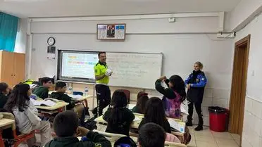 Hatay Belen'de Trafik Haftası Etkinliği: Öğrenciler Yaya Güvenliği Eğitimi Aldı